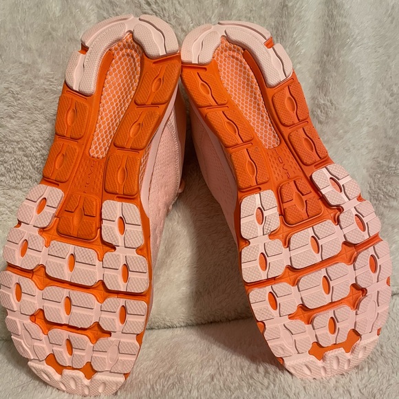 Never worn Under Armour Hovr Infinite 3 womens size 12. - Picture 6 of 9